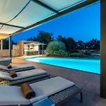 Dianas Garden Design Villa