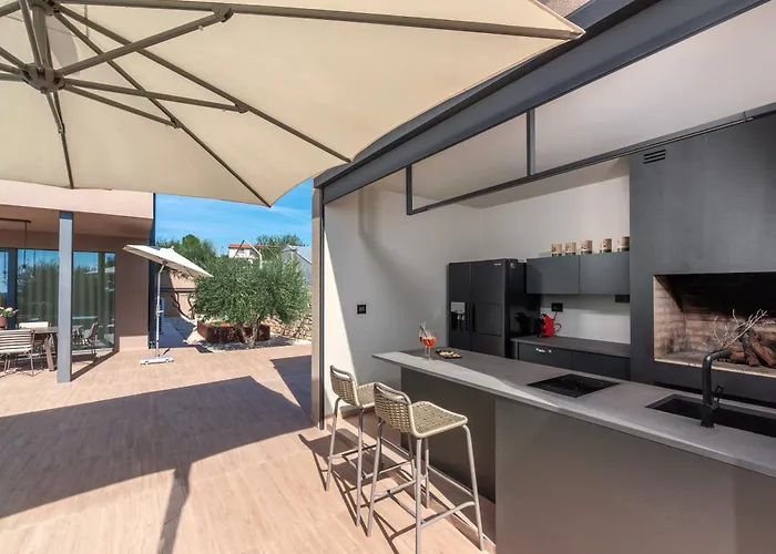 Dianas Garden Design Villa
