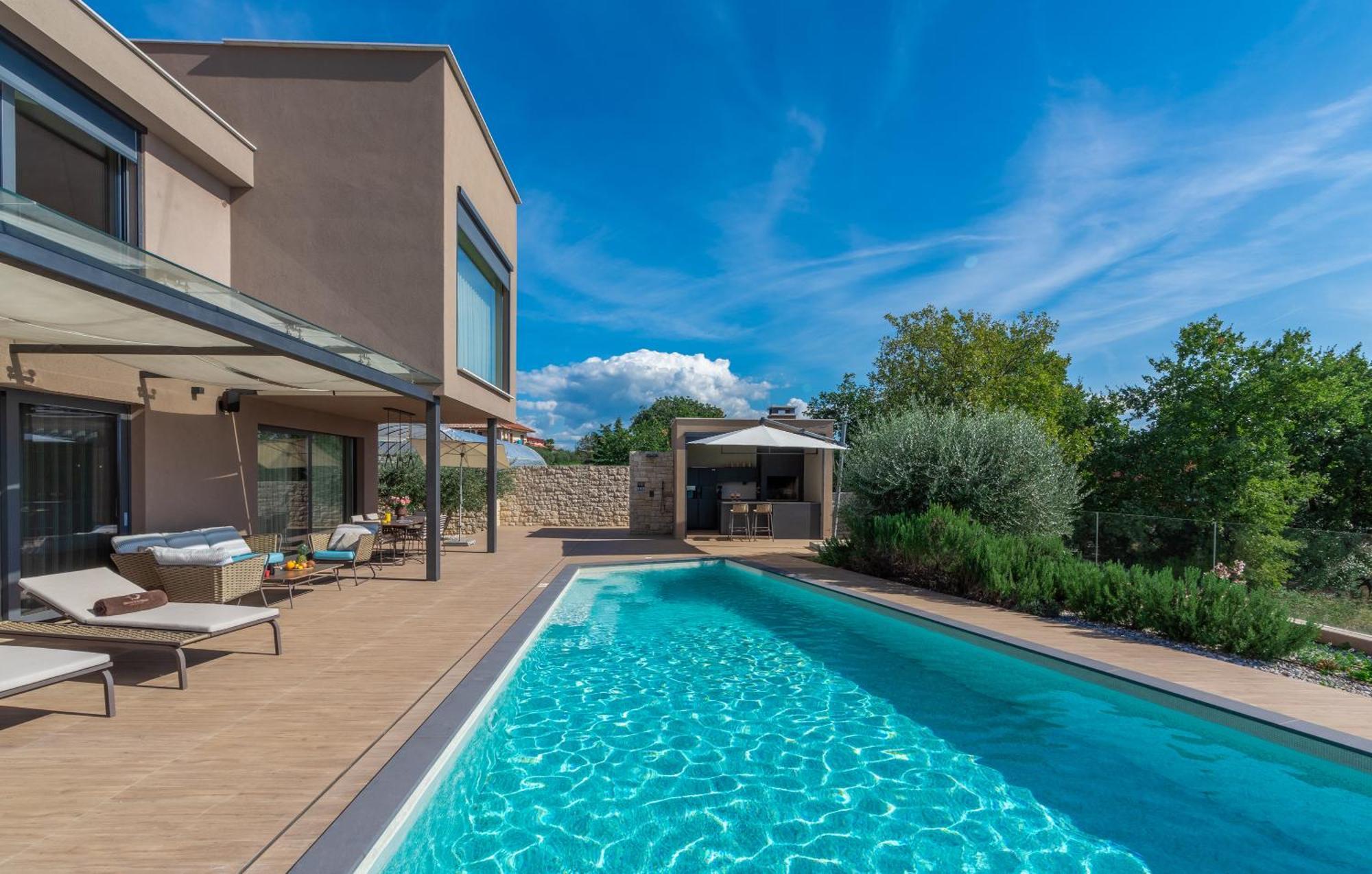 Dianas Garden Design Villa *